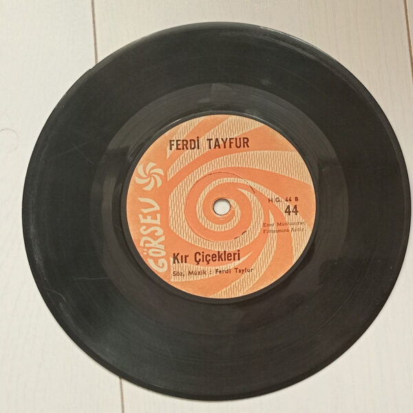 Ferdi Tayfur – Yüreğimde Yara Var / Bana Gerçekleri Söyle Görsev Plak